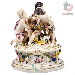 مجسمه دست ساز دکوری چینی آنتیک قدیمی مایسن آلمان  Frühe Meissener Amorgruppe um 1750 Allegorie des Frühlings mit zusätzlichem Sockel