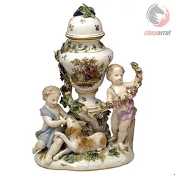 مجسمه دست ساز دکوری چینی آنتیک قدیمی Meissener Urnenvase mit zwei Putten von Kaendler  Modell 1009 hergestellt um 1830 1840
