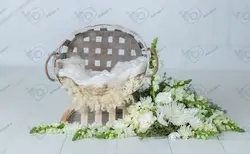 بک دراپ نوزاد سبد گل آرایی روی چهارپایه-کد 5878