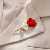 سنجاق سینه رز