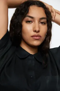 37010384 زن / دختر سیاه - یاری شاپ