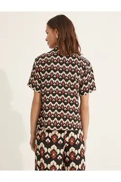 Melis Ağazat X – V یقه پیراهن آستین کوتاه - یاری شاپ