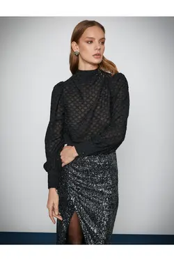 Melis Ağazat X – بلوز ابریشمی آستین بلند بادکنکی براق - یاری شاپ