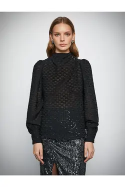 Melis Ağazat X – بلوز ابریشمی آستین بلند بادکنکی براق - یاری شاپ