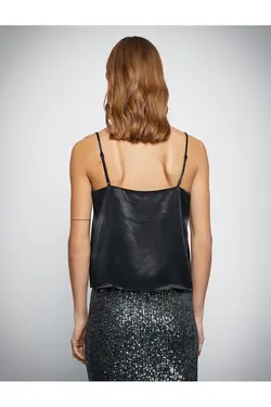 Melis Ağazat X – بلوز ساتن بند دار - یاری شاپ