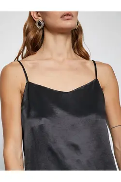 Melis Ağazat X – بلوز ساتن بند دار - یاری شاپ