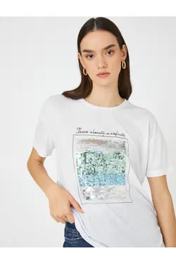 آستین کوتاه تی شرت یقه خدمه چاپی متن پولک دار - یاری شاپ