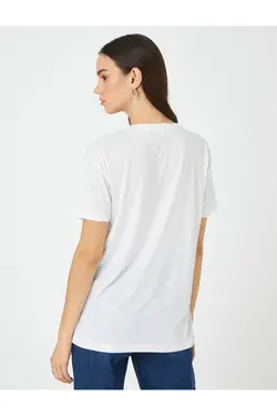 آستین کوتاه تی شرت یقه خدمه چاپی متن پولک دار - یاری شاپ