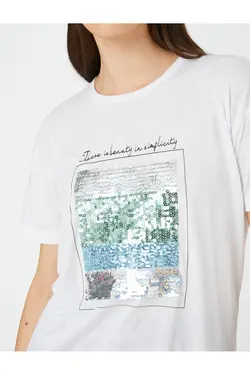 آستین کوتاه تی شرت یقه خدمه چاپی متن پولک دار - یاری شاپ