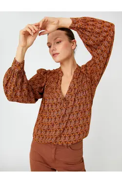 بلوز آجدار شانه یقه قاضی - یاری شاپ