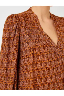 بلوز آجدار شانه یقه قاضی - یاری شاپ