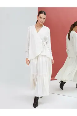 بلوز آستین بلند با یقه ویسکوز با جزئیات کراوات - یاری شاپ