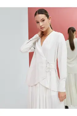 بلوز آستین بلند با یقه ویسکوز با جزئیات کراوات - یاری شاپ