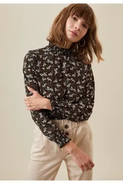 بلوز آستین بلند زنانه طرحدار قهوه ای S2381AZ20AU - یاری شاپ