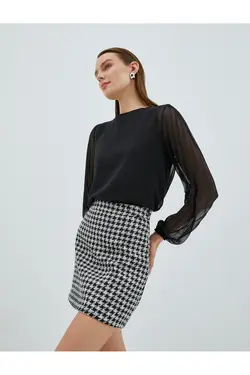 بلوز ابریشمی آستین پلیسه دار جزئیات یقه خدمه - یاری شاپ