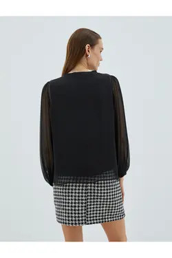 بلوز ابریشمی آستین پلیسه دار جزئیات یقه خدمه - یاری شاپ