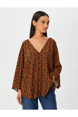 بلوز برش ریلکس ویسکوز آستین پهن با یقه V با طرح قومی - یاری شاپ