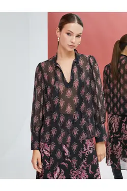 بلوز پارچه ابریشمی شفاف یقه شال طرح قومی - یاری شاپ