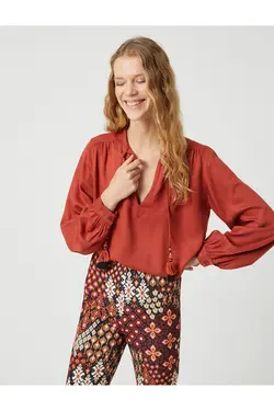 بلوز سایز بزرگ یقه وی با منگوله - یاری شاپ