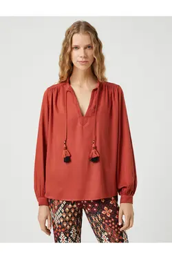 بلوز سایز بزرگ یقه وی با منگوله - یاری شاپ