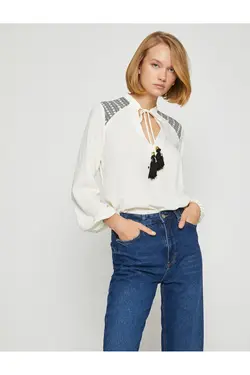 بلوز طرح قومی با جزئیات منگوله - یاری شاپ