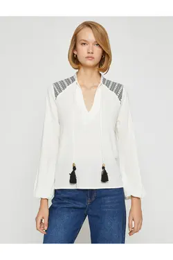 بلوز طرح قومی با جزئیات منگوله - یاری شاپ