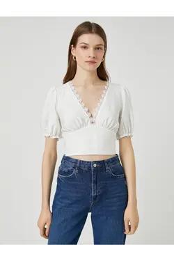 بلوز کراپ توری یقه V با جزئیات - یاری شاپ