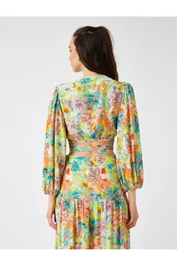 بلوز گلدار V یقه با جزئیات - یاری شاپ