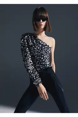 بلوز نامتقارن با جزئیات براق - یاری شاپ