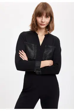 پیراهن آستین بلند زنانه یقه V مشکی قرمز S5414AZ20AU - یاری شاپ