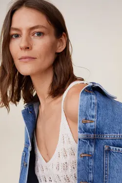 تاپ مایل به سفید زنانه با جزئیات سوراخ 77020520 - یاری شاپ