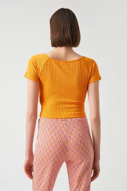 تی شرت آستین کوتاه یقه V Crop - یاری شاپ