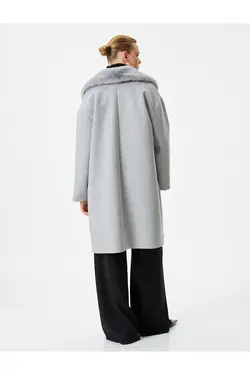 جیب خز مصنوعی قابل جابجایی دکمه دار کت دوخته شده - یاری شاپ