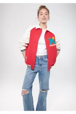 کاپشن کالج قرمز پرینت شده ام سایز بزرگ / برش پهن 1110103-71083 - یاری شاپ