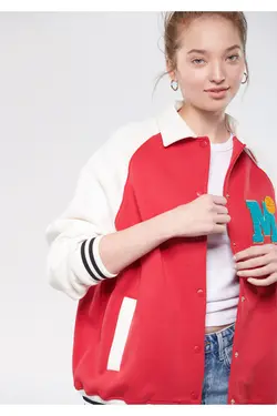 کاپشن کالج قرمز پرینت شده ام سایز بزرگ / برش پهن 1110103-71083 - یاری شاپ