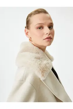 کت کشش بلند دکمه دار با جیب های خز مصنوعی قابل جابجایی - یاری شاپ