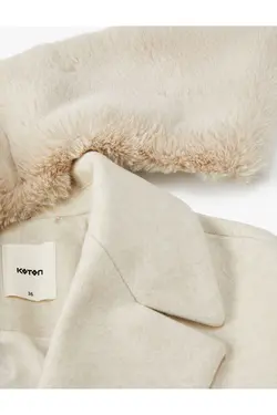 کت کشش بلند دکمه دار با جیب های خز مصنوعی قابل جابجایی - یاری شاپ