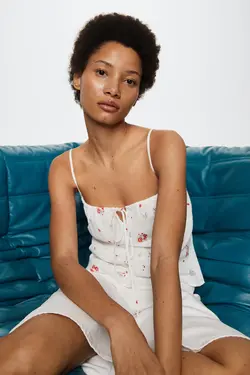 27018634 زن / دختر سفید - یاری شاپ