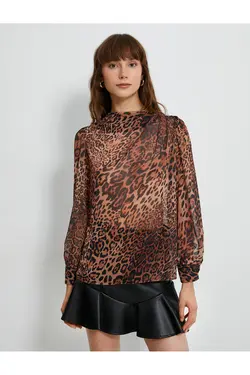 بلوز ابریشمی آستین بادکنکی یقه دار طرح دار پلنگی - یاری شاپ