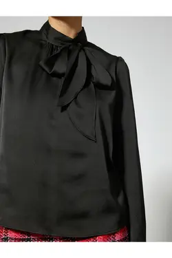 بلوز یقه بلند با جزئیات ارسی - یاری شاپ