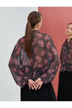 پیراهن پارچه ابریشمی گلدار یقه دکمه آستین بلند - یاری شاپ