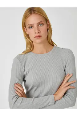 دکمه تی شرت آستین بلند با جزئیات - یاری شاپ