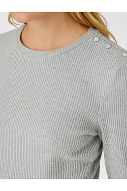 دکمه تی شرت آستین بلند با جزئیات - یاری شاپ