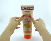 ژل اسکراب شنی زردآلو حجم ۲۱۲ گرم