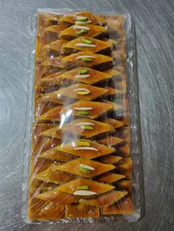 باقلوا یزدی لوزی بسته ای ویژه 1300گرمی