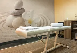 کاغذ دیواری سالن ماساژ طرح سنگ ذن روی ماسه ها