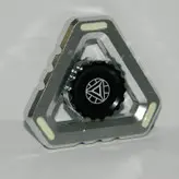 اسپینر فلزی مثلثی طرح هندسی