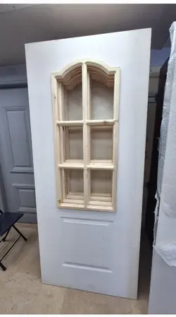 درب اتاقی شیشه خور