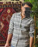 پیراهن کنفی مردانه طرح گلیم مناسب فصل