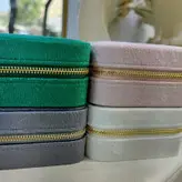 جعبه جواهرات و نظم دهنده ی زیورآلات رویه مخمل